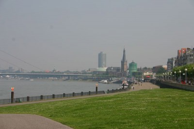 In Düsseldorf am Rheinufer