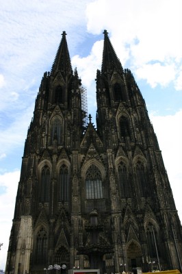 Kölner Dom von der Domplatte
