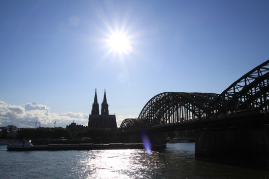 Kölner Dom und Hohenzollernbrücke bei Tag