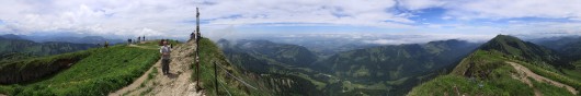 Panorama: Hochgrat in den Allgäuer Alpen mit Rundumblick.