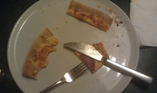 Die Überreste der Pizza.