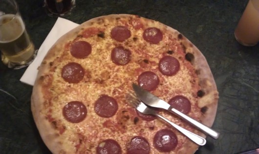 Pizza so groß wie ein Wagenrad!