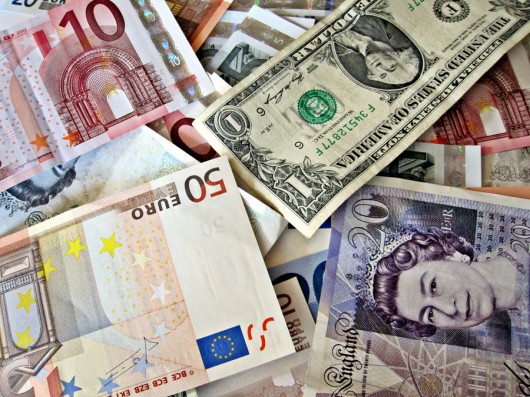 Euro, Dollar, Pfund, Dinar, Lire.... (© flickr / Images_of_Money)