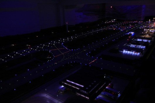 Ebenfalls faszinierend: die Landebahn bei Nachtsimulation.