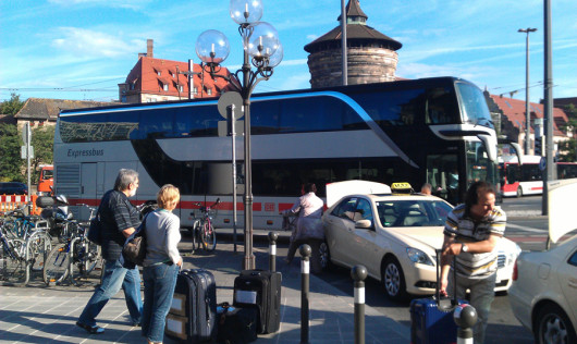 Der Bus vor der Abfahrt in Nürnberg.