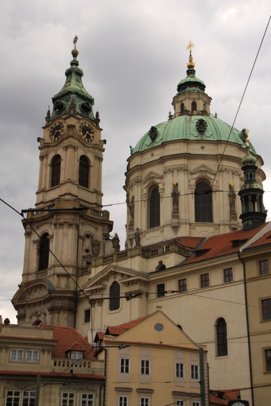 St. Nikolaus-Kirche im Stadtviertel unterhalb der Prager Burg.