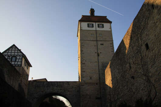 Das Vellberger Stadttor und Brücke über den Burggraben.