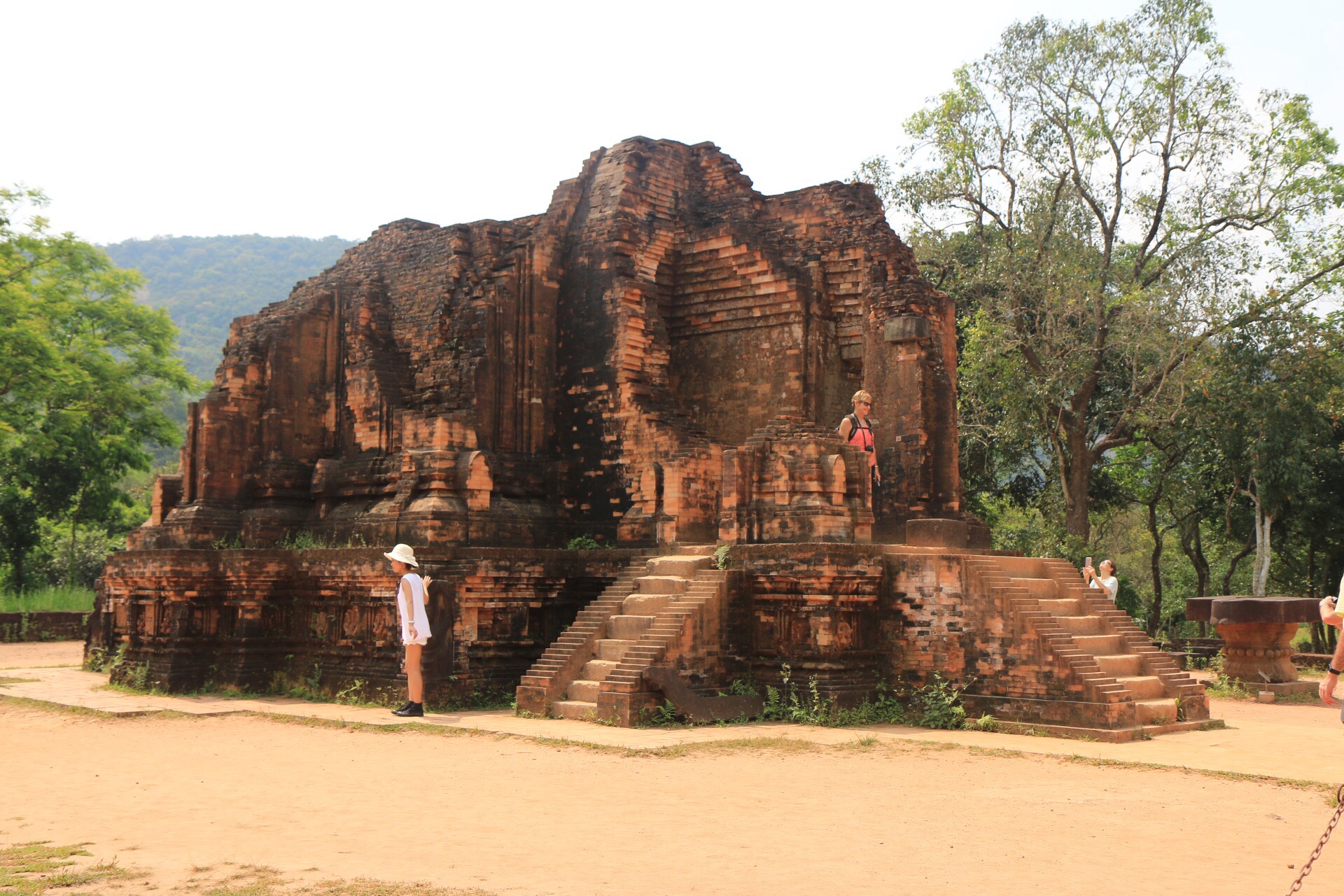 Erstmals besiedelt wurde das Gebiet des heutigen Vietnam von der Cham-Kultur bereits im 2. und 3. Jahrhundert.