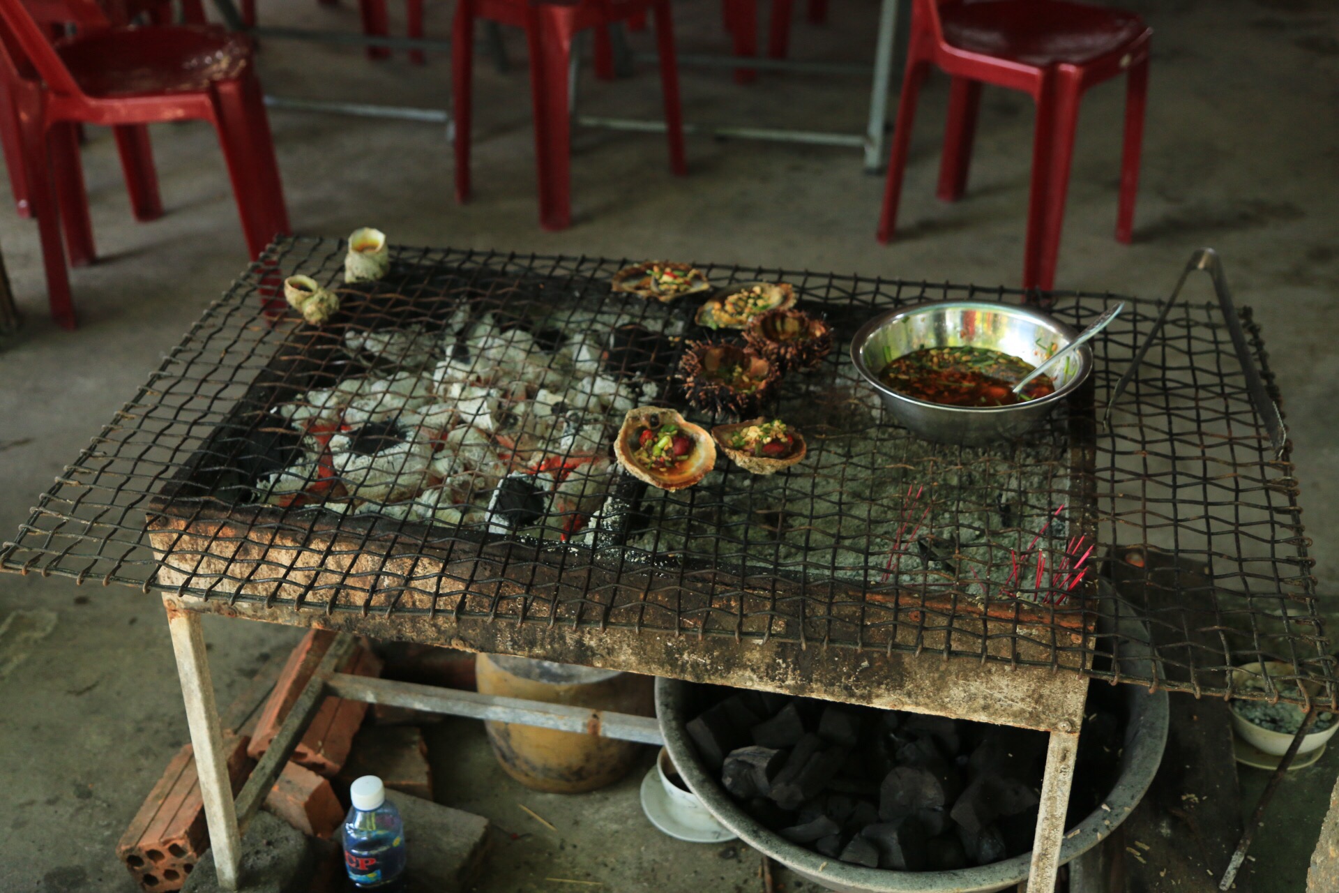 Typische vietnamesische Küchen fand man natürlich auch auf der Insel.