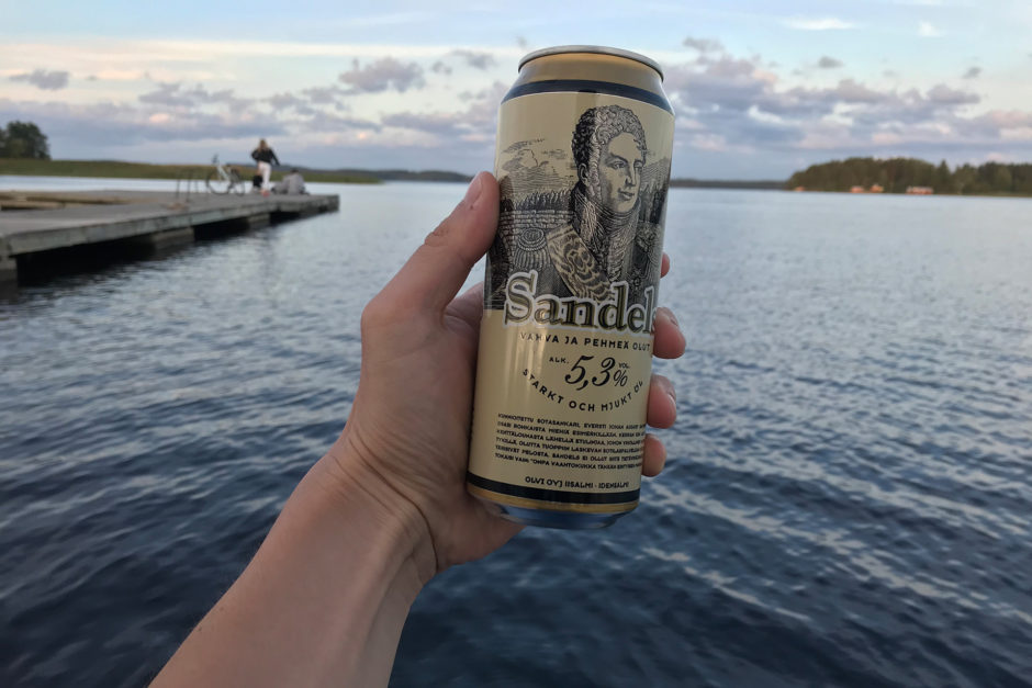 Mein Bier mit 5,3% Alkohol. Alles ab 4,7% kostet richtig in Finnland.