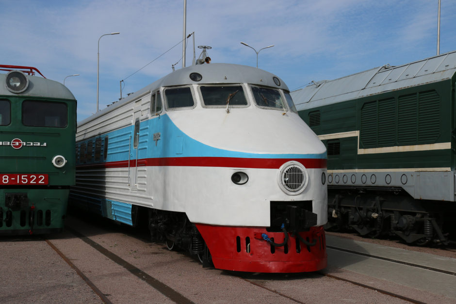 Baureihe ЭР200-1 - gebaut 1973 in Riga und somit ein früher Vorfahre von ICE und TGV.