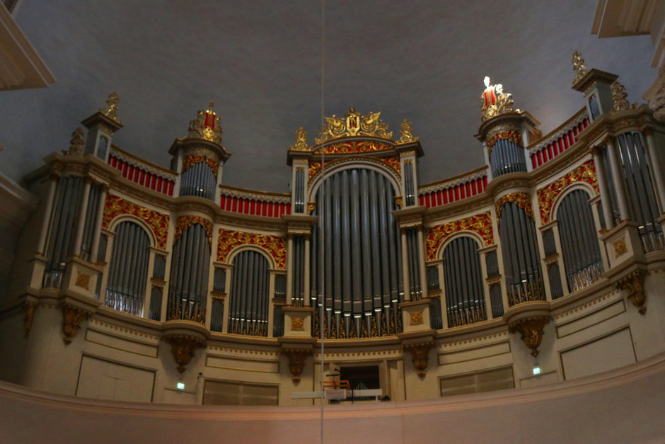 Die Orgel in der Weißen Kathedrale. Wurde am ersten Tag kurz vor 12 sogar bespielt.