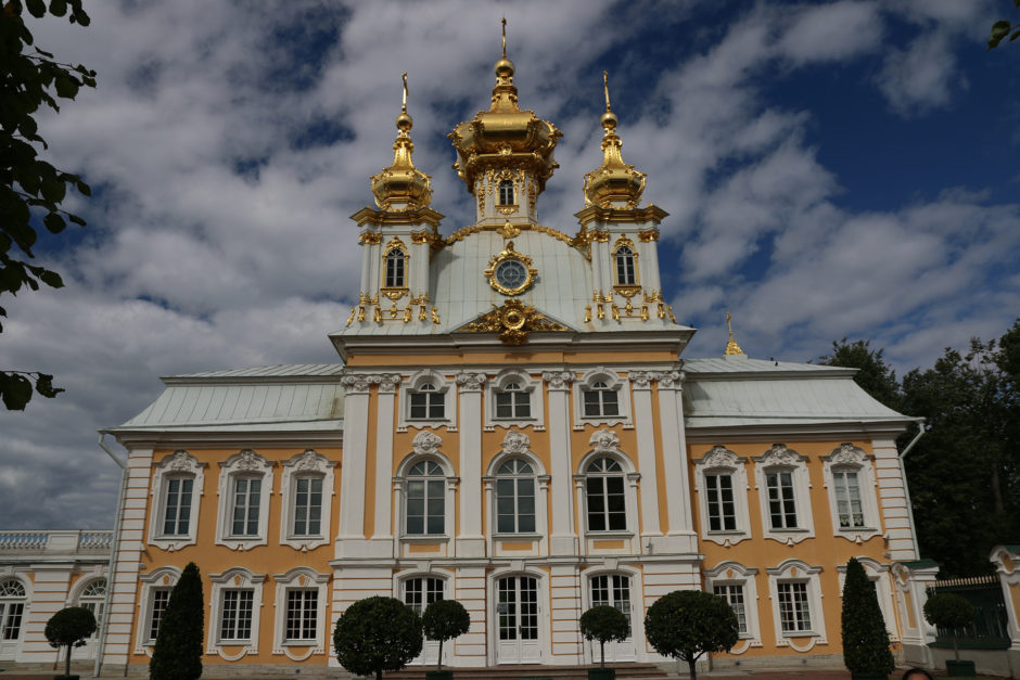 Die Schlosskirche mit ihren goldenen Kuppeln.