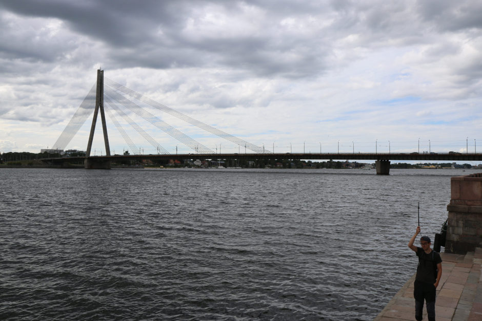 Abschließend noch ein Foto von der Daugava in Riga. Weniger Kilometer später mündet diese in die Ostsee.