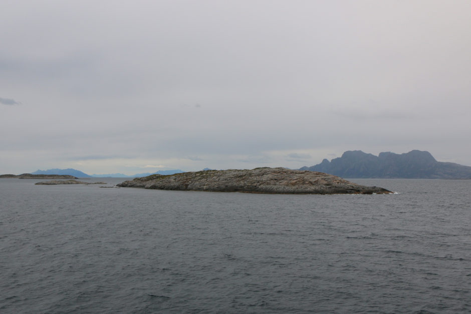 Eine der zahlreichen kleinen Schären-Inseln vor Bodø.