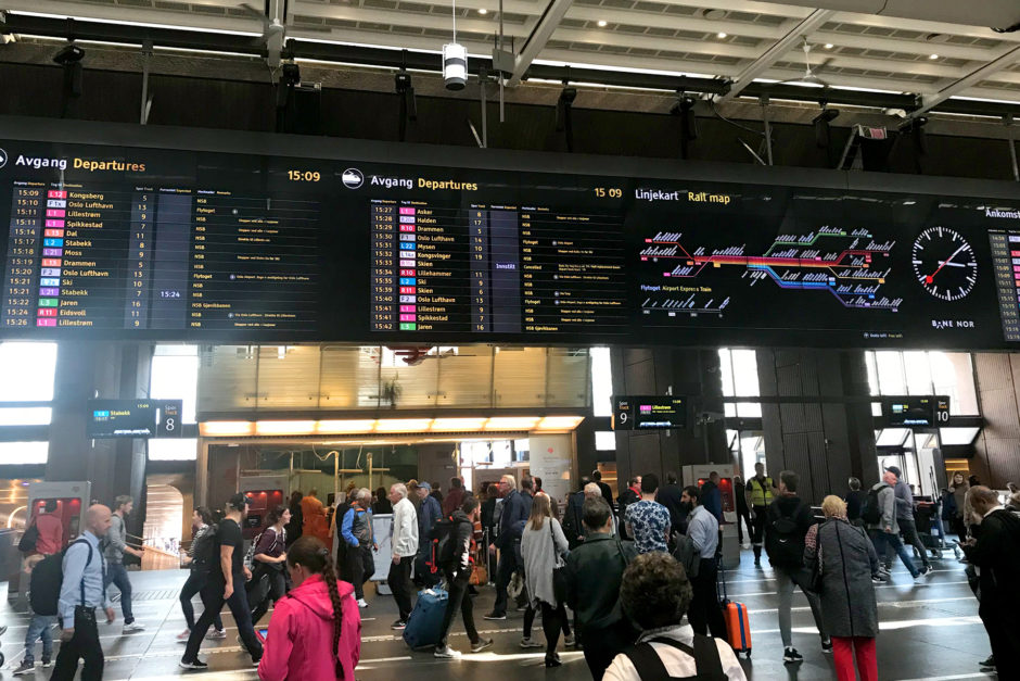 Wuselig ging es zu im Osloer Hauptbahnhof. Das war ich nach all der Wildnis gar nicht mehr gewohnt...