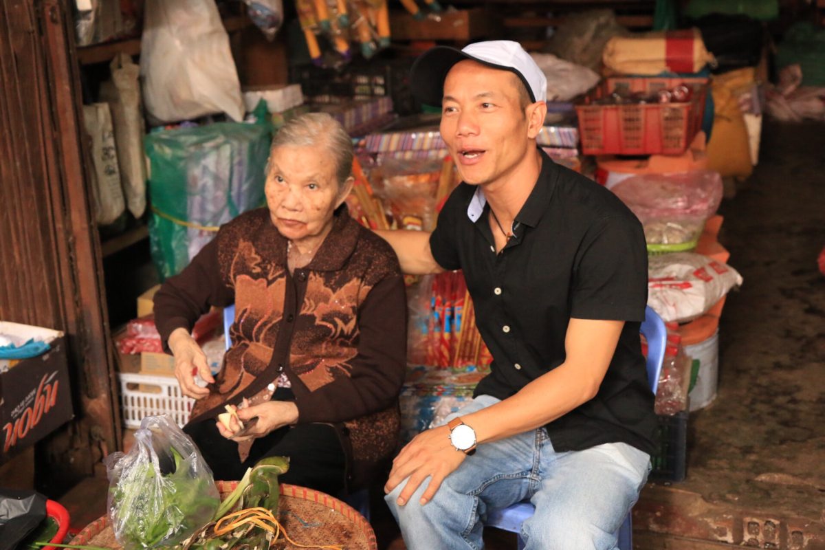 Auf einem typisch vietnamesischen Markt mit Mr. Rot im Hinterland von Dalat.