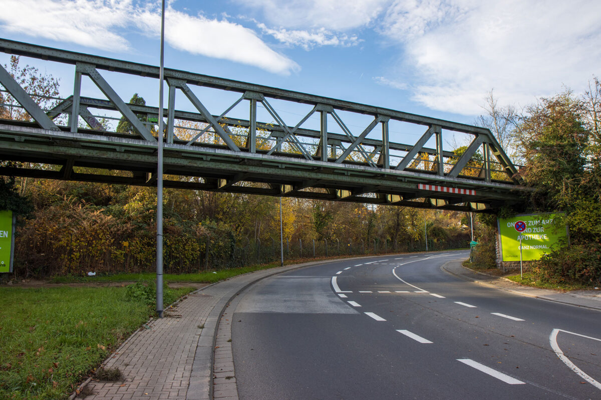 Eisenbahnbrücke der Aartalbahn über den Zweiten Ring.